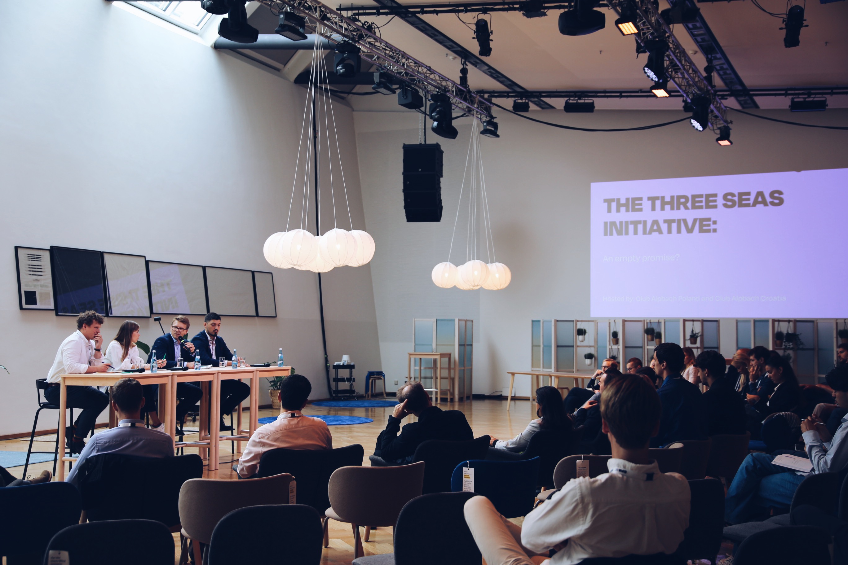 We organised a panel debate on the topic of the future of the Three Seas Initiative with policy experts from Croatia, Poland, and Ukraine.